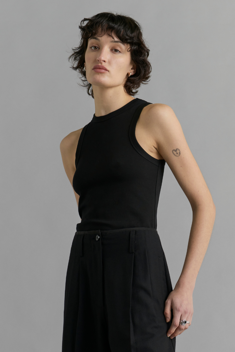 Claudia is 175cm / 5'9