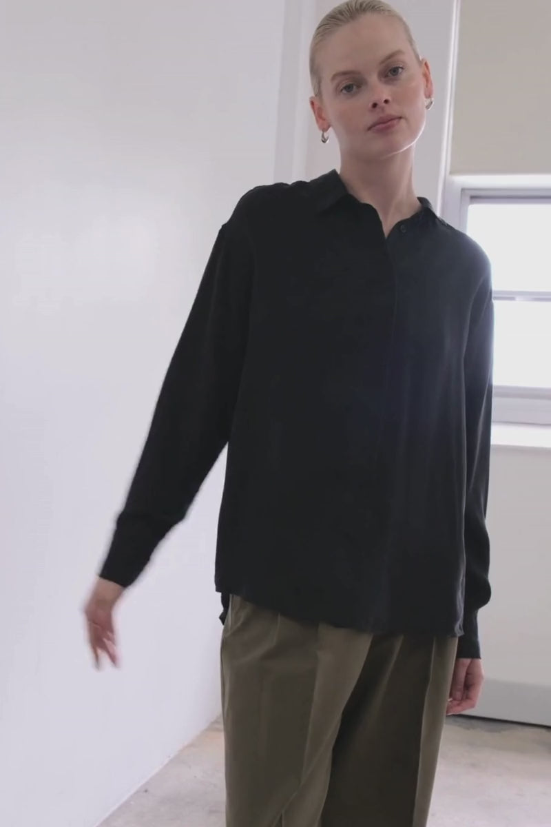 Holly is 178cm / 5’10” and wears a size 8.